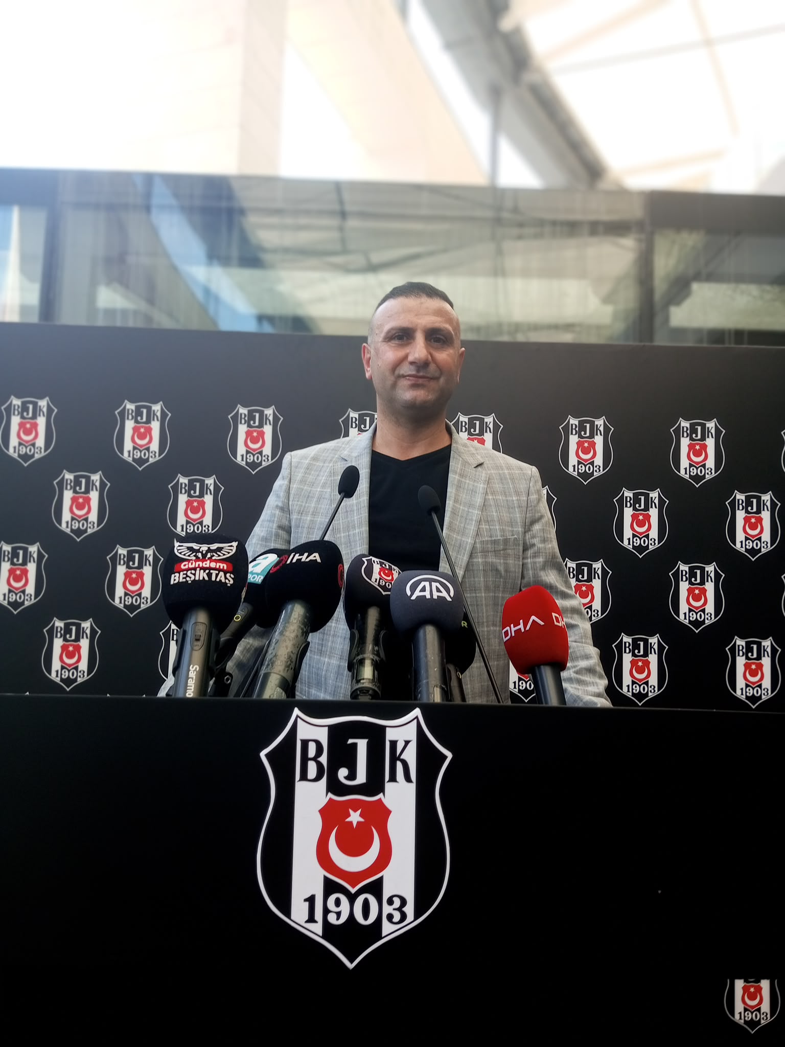 Ali Horoz basın etkinliğinde konuşma yaparken
