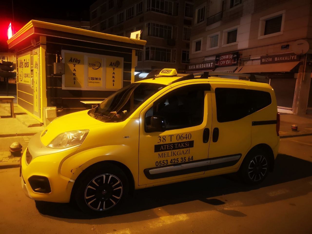 Ateş Taksi şehir içi taksi hizmet aracı