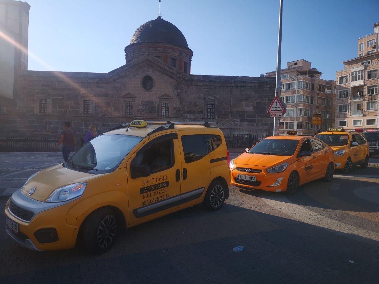 Ateş Taksi 7/24 aktif taksi hizmeti